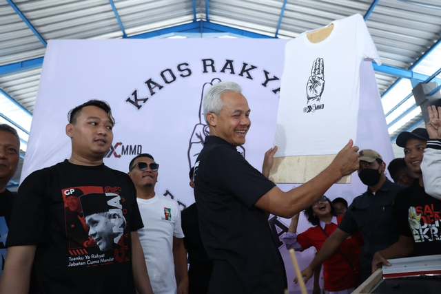 Lewat Sablon Kaus Gratis, Relawan Galang Dukungan Menangkan Ganjar-Mahfud