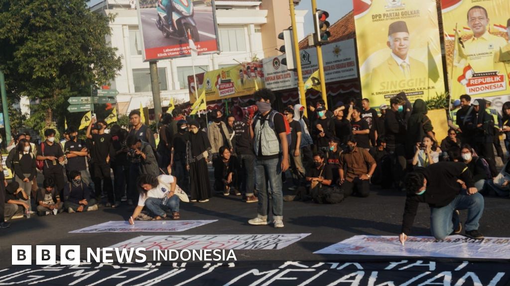 Demonstrasi mahasiswa di Yogyakarta sempat ricuh dan jatuh korban – ‘Jangan benturkan mahasiswa dengan kelompok masyarakat’