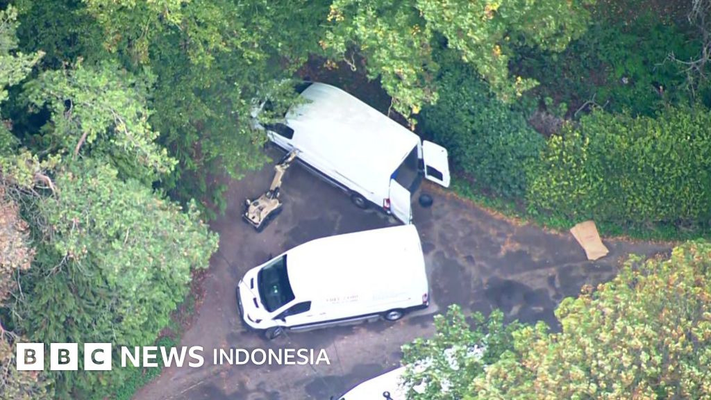 Lima pria ditangkap terkait insiden di dekat pangkalan angkatan udara UK – Apa yang diketahui sejauh ini?